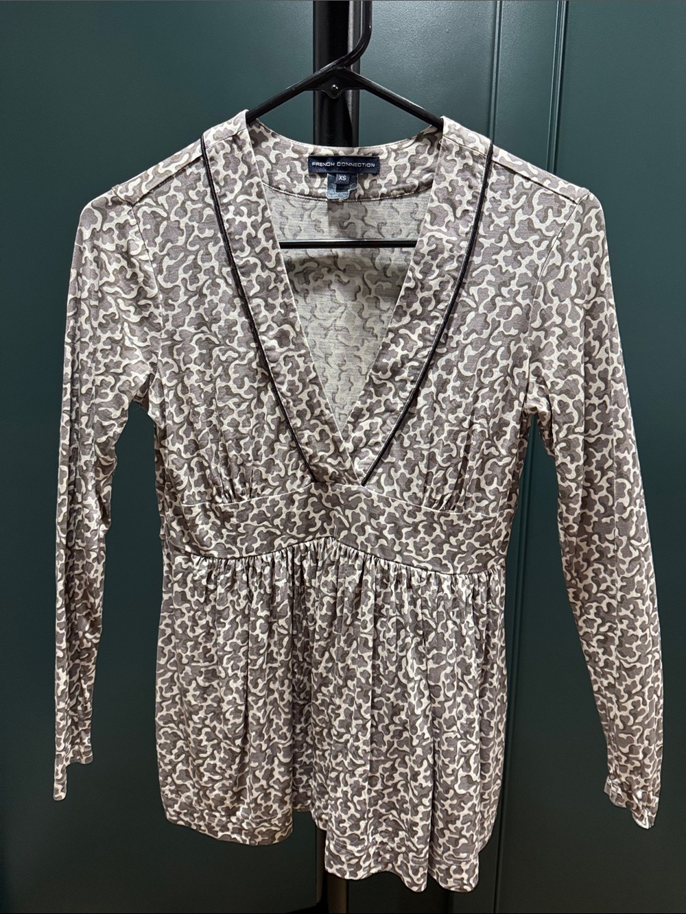 French Connection Taupe & Cream V-Neck Long Sleeve Empire-Waist Dress